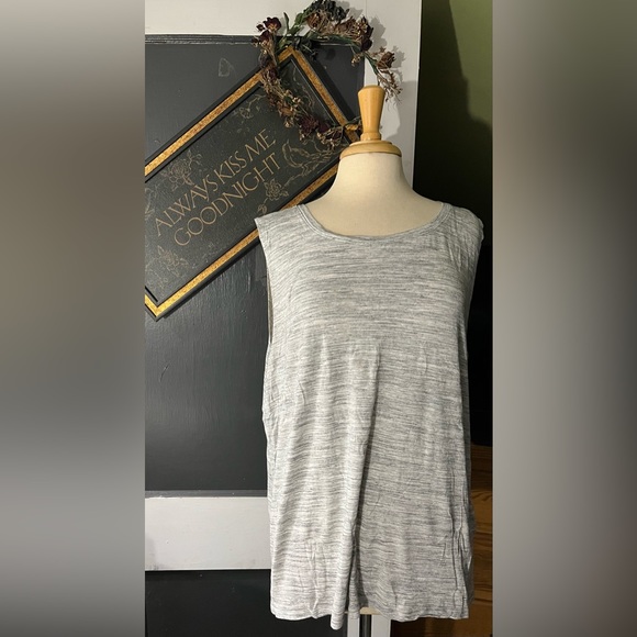 Old navy sleeveless top (inventory tub #1) - Picture 1 of 6